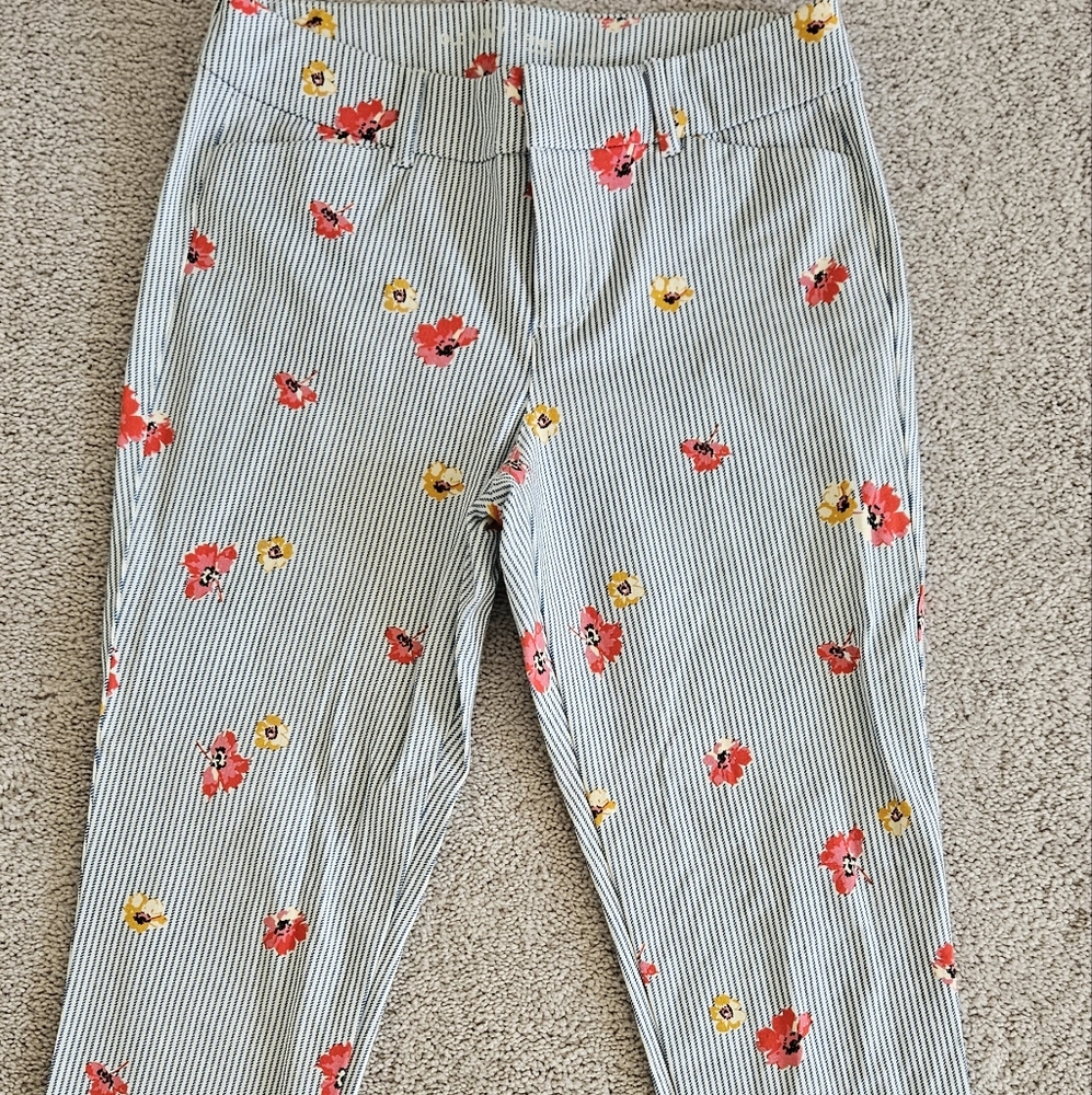 💙🤍Blue and White Pinstripe🌼🌺Floral Pants. Size 4. Old Navy